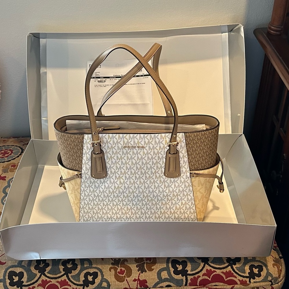 Michael Kors East West Signature Logo Tricolor Color Block Voyager Tote Bag